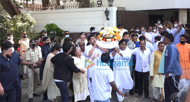 Bappi Lahiri begins his last journey; Bappa Lahiri arrives from LA for his father's funeral 