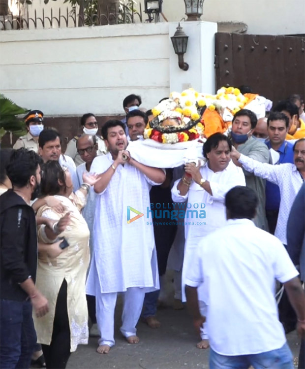 Bappi Lahiri begins his last journey; Bappa Lahiri arrives from LA for his father's funeral 
