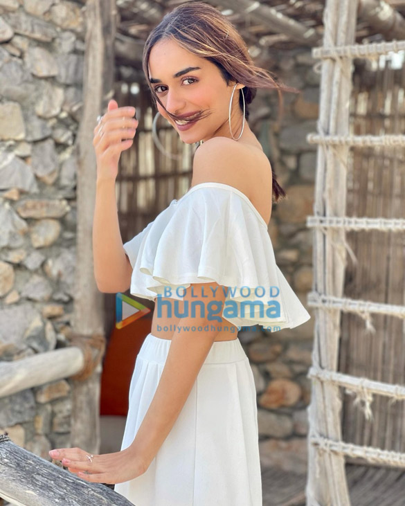 manushi chhillar 2 11