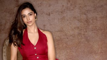 Celeb Wallpapers Of Meenakshi Chaudhary