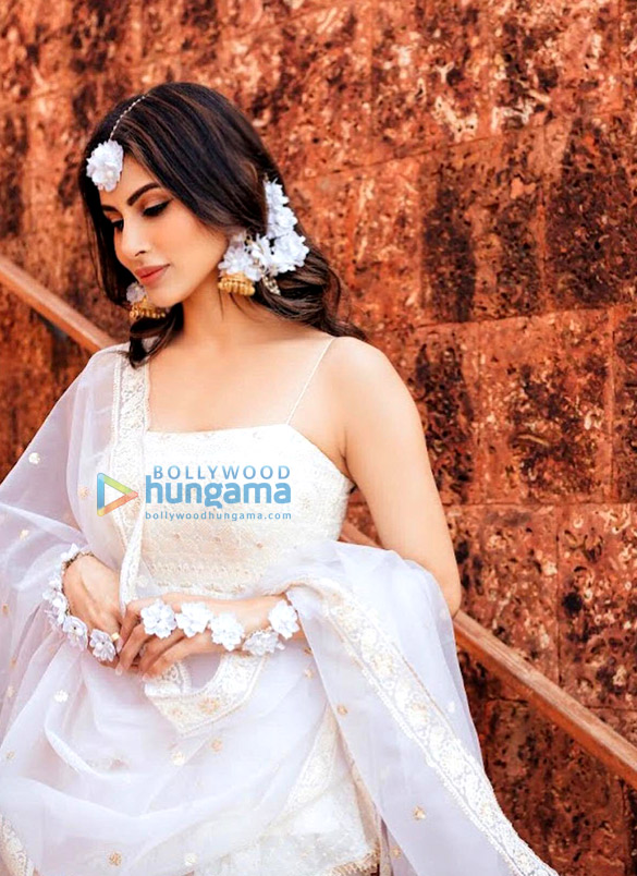 mouni roy 1 76