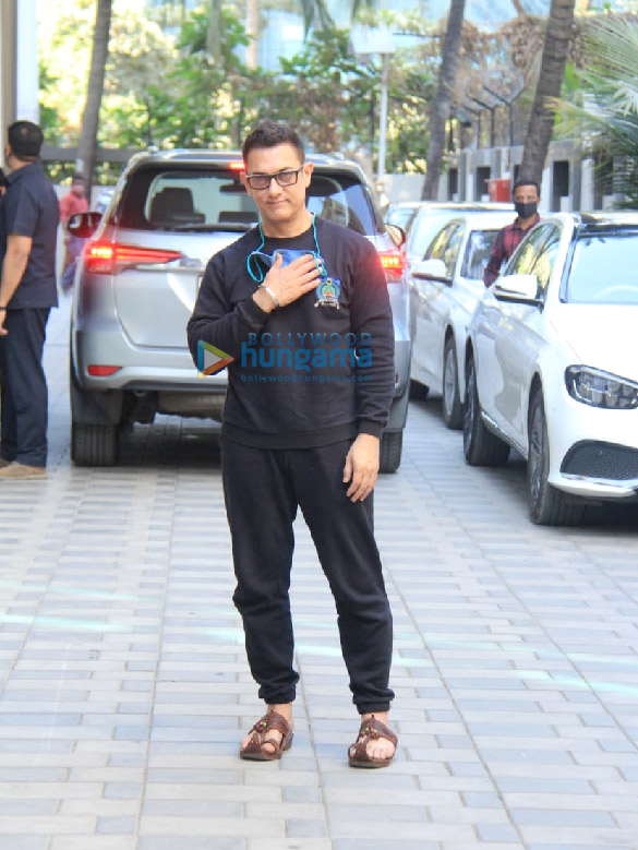 photos aamir khan piques peoples interest of reviving the t series film mogul after being snapped outside their office in andheri 1