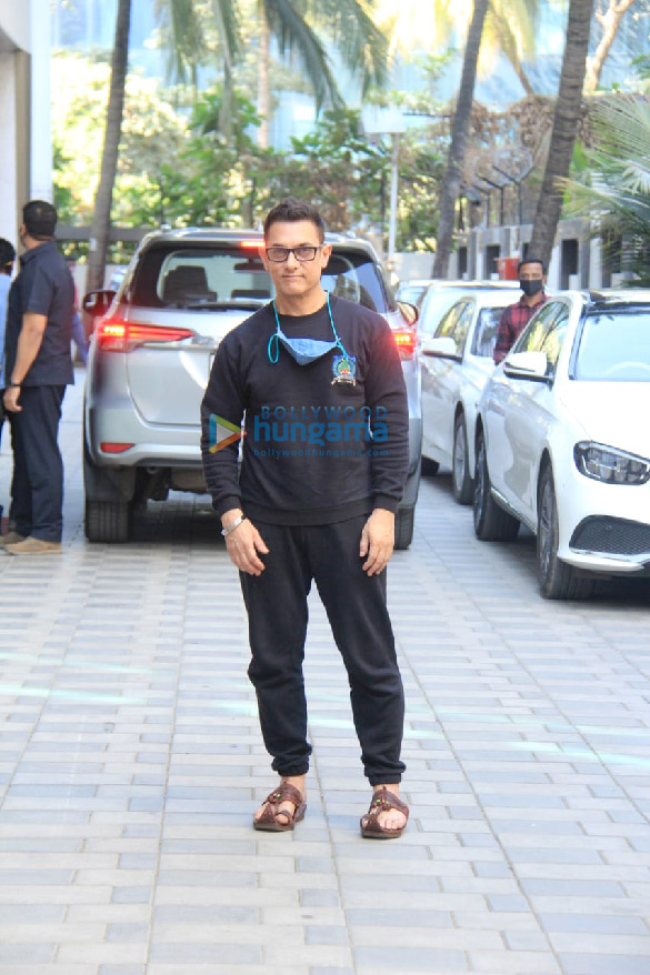 photos aamir khan piques peoples interest of reviving the t series film mogul after being snapped outside their office in andheri 2