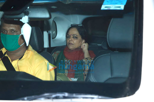 photos alia bhatt deepika padukone kriti sanon and others snapped at the screening of the film gangubai kathiawadi at yash raj studios 14