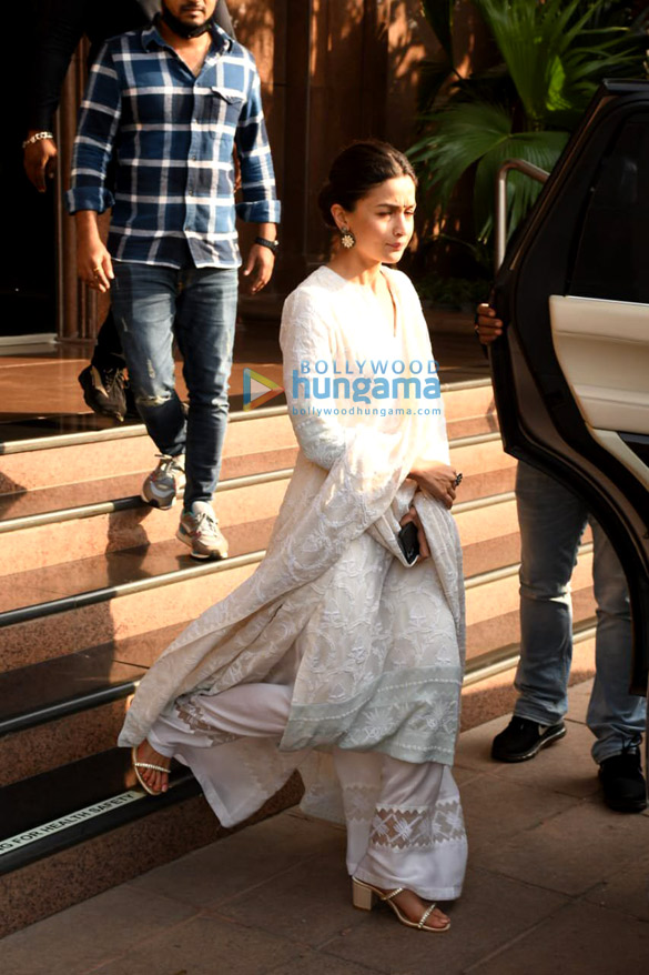 photos alia bhatt spotted in bandra for gangubai kathiawadi promotions 2