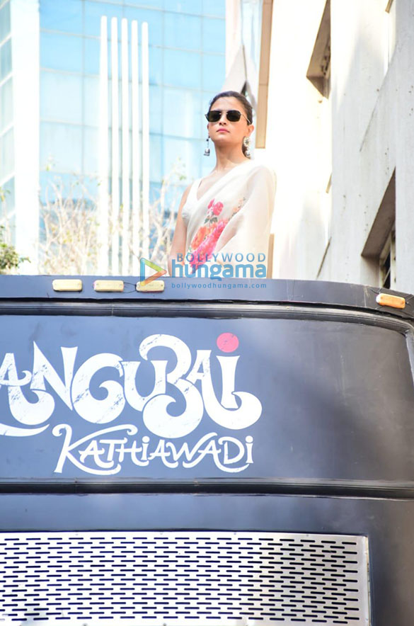 photos alia bhatt takes a bus ride to celebrate the release of the much awaited film gangubai kathiawadi 6 photos alia bhatt takes a bus ride to celebrate the release of the much awaited film gangubai kathiawadi 6