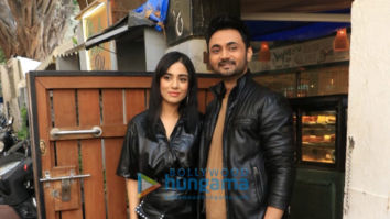 Photos: Amrita Rao and her husband RJ Anmol snapped in Bandra