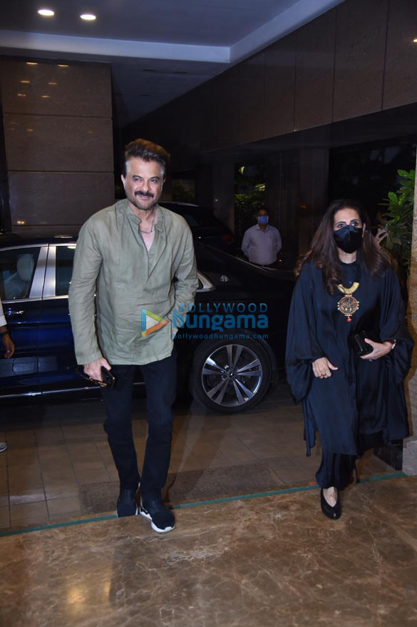 photos anil kapoor sunita kapoor and karan singh grover attend designer anamika khannas son viraj khannas art exhibition 2