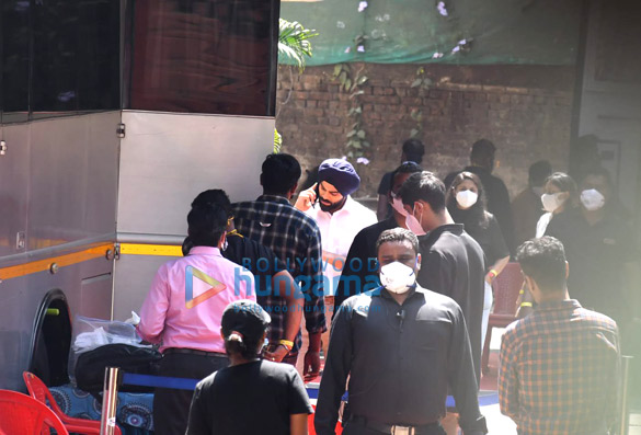 photos anushka sharma and husband virat kolhi spotted shooting at mehboob studio in bandra 1