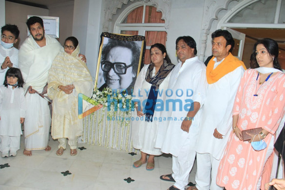 Photos: Bappi Lahiri’s family organises a prayer meet in the memory of the late music composer Photos: Bappi Lahiri’s family organises a prayer meet in the memory of the late music composer