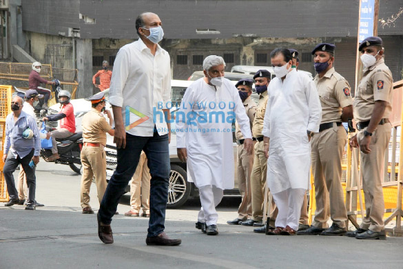 photos celebs arrive at lata mangeshkars residence to pay last respects 2