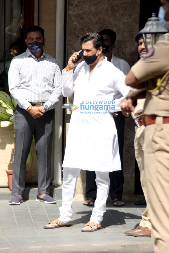 photos celebs arrive at lata mangeshkars residence to pay last respects 5