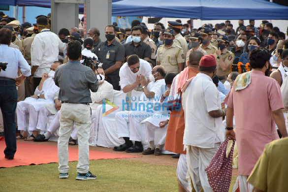 photos celebs attend lata mangeshkars state funeral 14