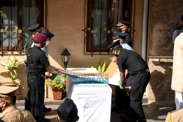 photos celebs attend lata mangeshkars state funeral 4