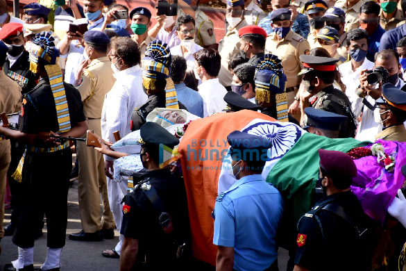 photos celebs attend lata mangeshkars state funeral 5