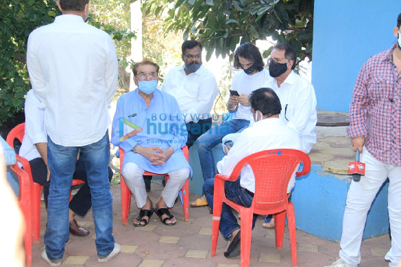 photos celebs attend ramesh deos funeral 6