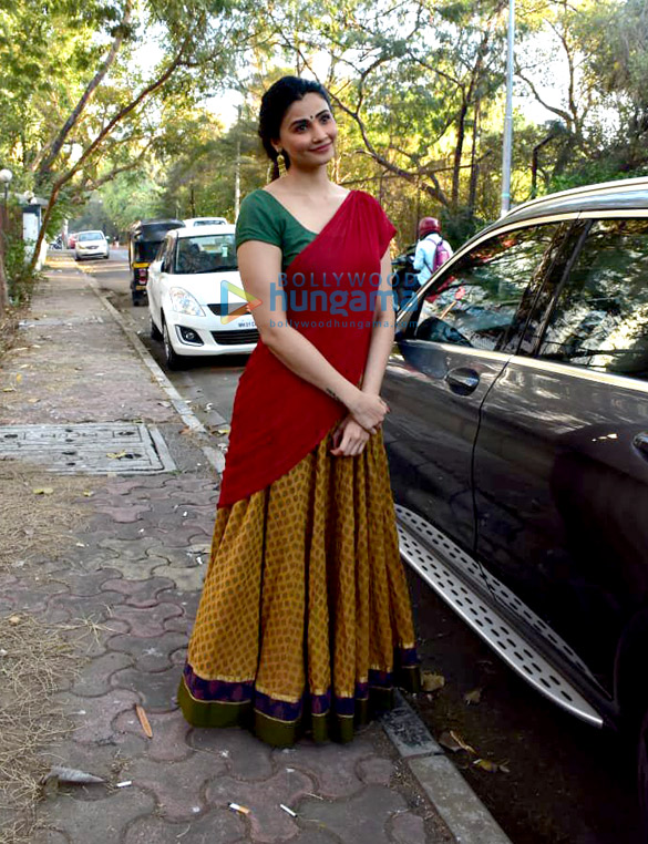 photos daisy shah snapped in juhu 4