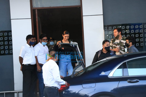 photos deepika padukone snapped at kalina airport 2 3