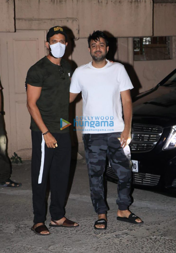 Photos: Hrithik Roshan snapped in a casual avtar sporting a tee shirt and track pants in Bandra