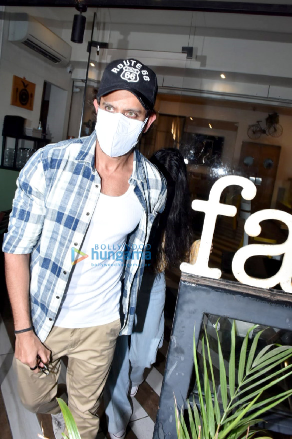 Photos: Hrithik Roshan and Saba Azad snapped at Farmers’ Cafe Photos: Hrithik Roshan and Saba Azad snapped at Farmers’ Cafe
