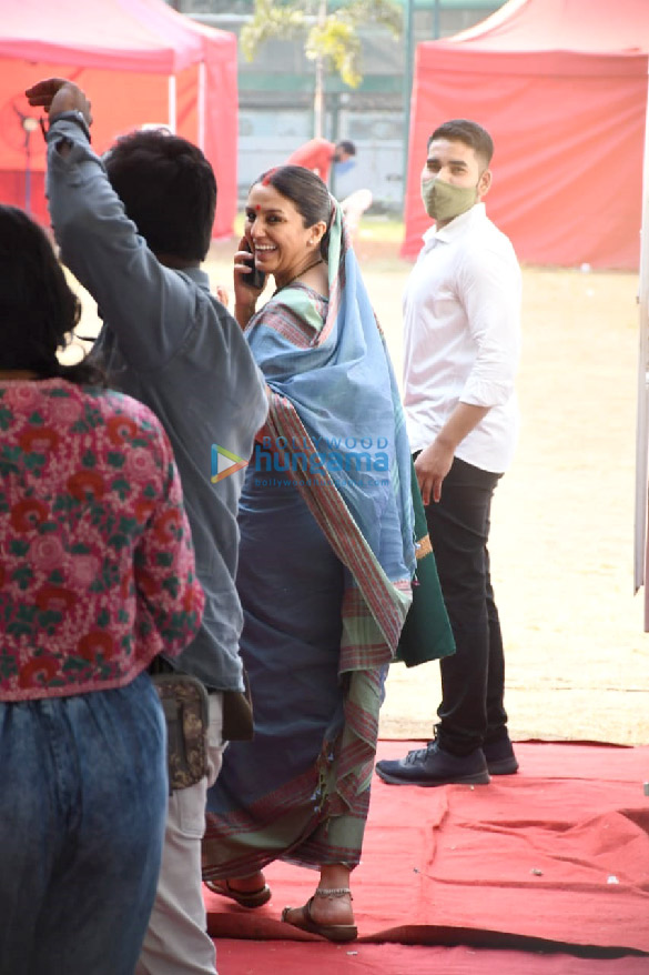 photos huma qureshi spotted in a blue saree on the sets of her upcoming project in bandra 1