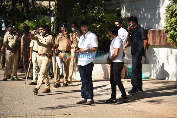 photos kajol tanuja alka yagnik and more arrive at bappi lahiris house to pay respects to the music composer4 2