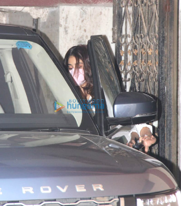 photos kangana ranaut and janhvi kapoor spotted at pilates class 3
