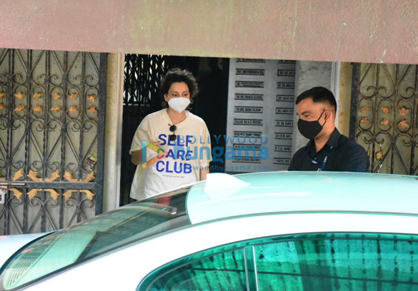 Photos: Kangana Ranaut dons a T-shirt with a message as she gets snapped outside a Pilates studio Photos: Kangana Ranaut dons a T-shirt with a message as she gets snapped outside a Pilates studio