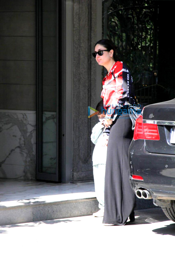 photos kareena kapoor khan snapped sporting a chic patterned top with palazzo pants along with son taimur ali khan at randhir kapoors residence 4 photos kareena kapoor khan snapped sporting a chic patterned top with palazzo pants along with son taimur ali khan at randhir kapoors residence 4