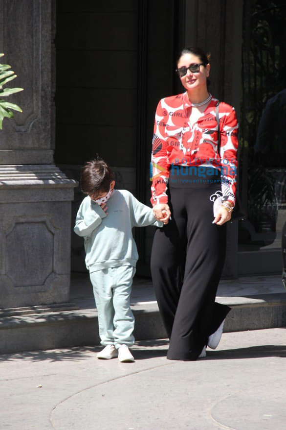 photos kareena kapoor khan snapped sporting a chic patterned top with palazzo pants along with son taimur ali khan at randhir kapoors residence 5