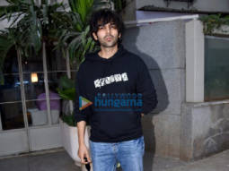 Photos: Kartik Aaryan snapped in Bandra