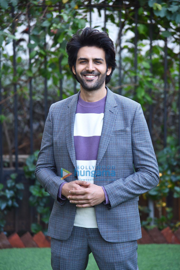 photos kartik aaryan spotted attending an event to salute the spirit of cancer fighters 654 1