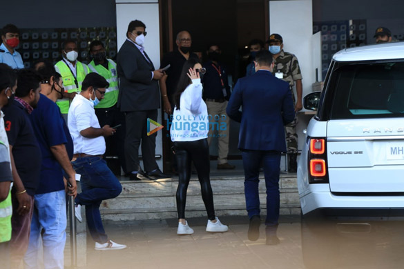 photos katrina kaif and salman khan keep it casual leaving for delhi from kalina airport for the shoot for tiger 3 3