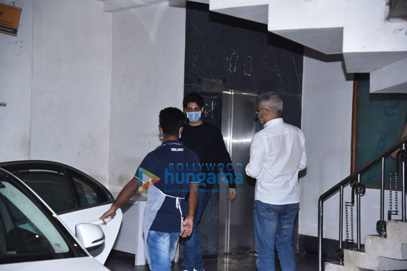 photos khushi kapoor and agastya nanda spotted outside a salon in bandra 4