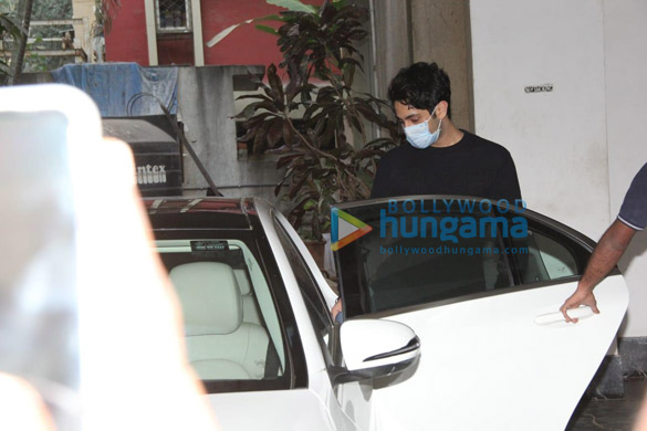 photos khushi kapoor and agastya nanda spotted outside a salon in bandra 5