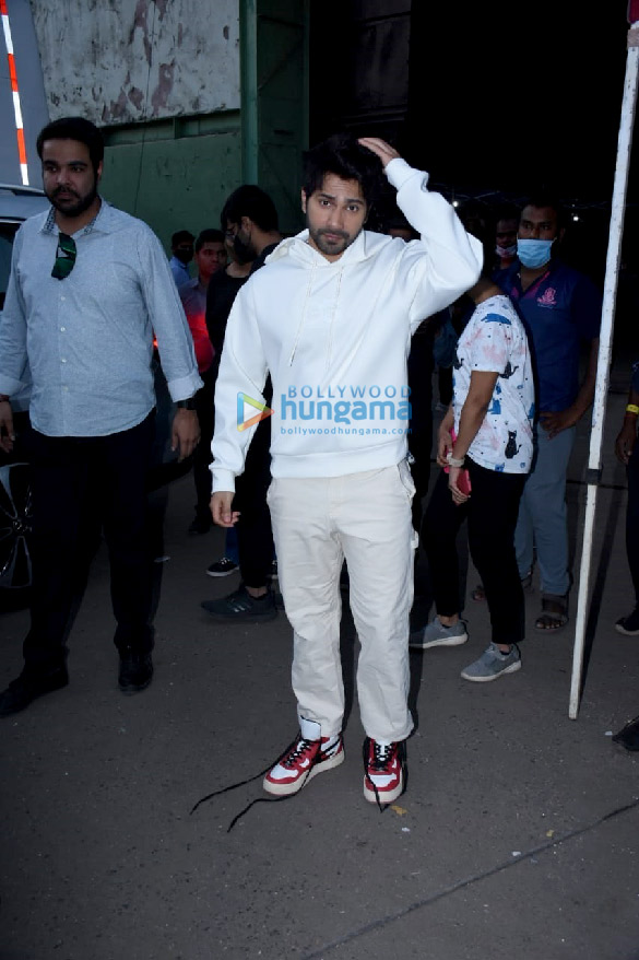 photos kiara advani and varun dhawan snapped at film city for a shoot of their upcoming film jug jugg jeeyo 3