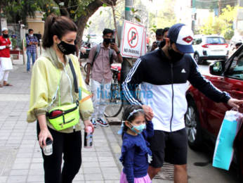 Photos: Kunal Kemmu and Soha Ali Khan spotted at Food Hall in Santacruz