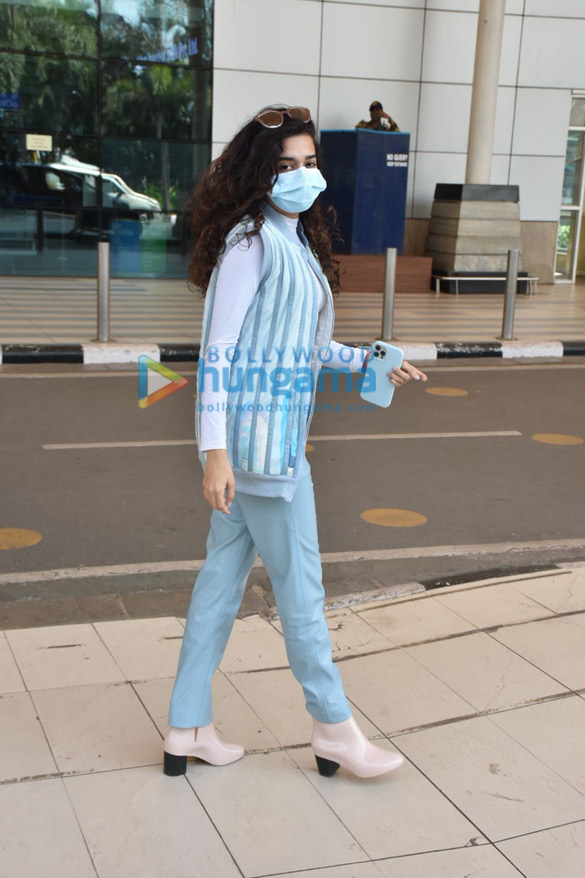 photos mithila palkar snapped on her way to chandigarh 2 photos mithila palkar snapped on her way to chandigarh 2