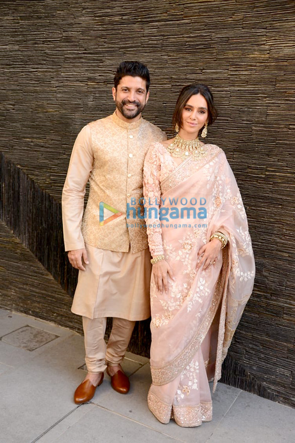 Photos: Newly married couple Farhan Akhtar and Shibani Dandekar pose for the cameras outside their residence Photos: Newly married couple Farhan Akhtar and Shibani Dandekar pose for the cameras outside their residence