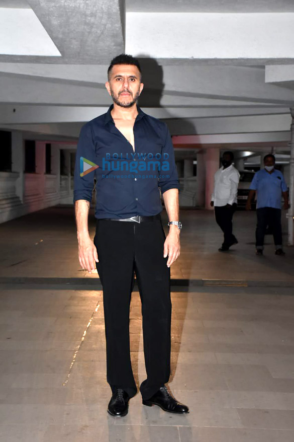 photos newly weds farhan akhtar and shibani dandekar along with others arrive for their wedding bash at riteish sidhwanis house8 23