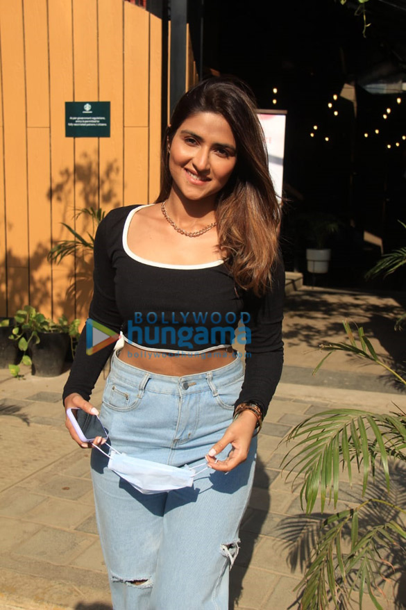 Photos: Pranutan Bahl strikes a pose in a black crop top and baggy jeans as she gets snapped in Juhu