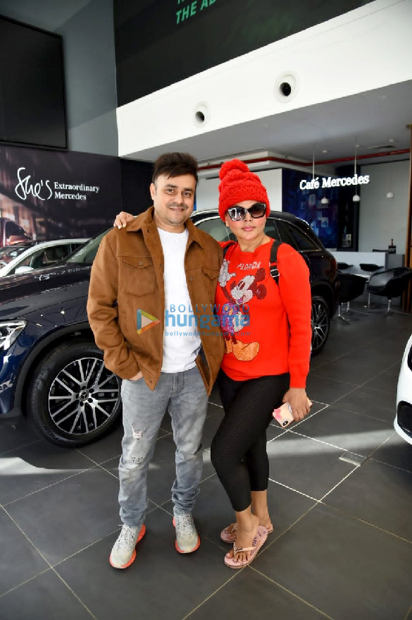 photos rakhi sawant and her husband snapped at a car showroom 7