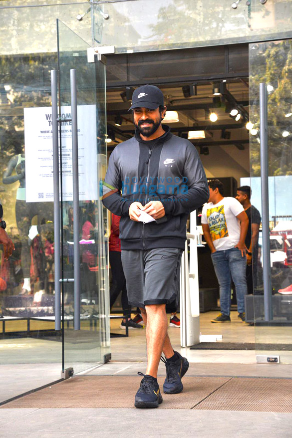 photos ram charan snapped at store in bandra 1