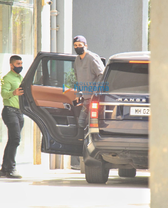 Photos: Ranbir Kapoor snapped in Andheri Photos: Ranbir Kapoor snapped in Andheri
