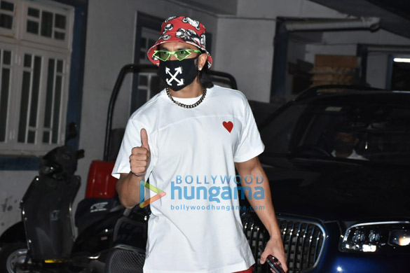 photos ranveer singh spotted at a dubbing studio in bandra 4 5
