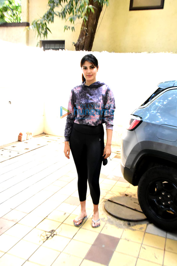 photos rhea chakraborty spotted at a gym in khar 1