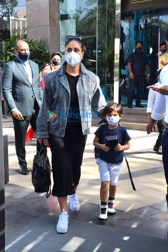 photos saif ali khan kareena kapoor khan and taimur ali khan snapped at bkc in bandra 3