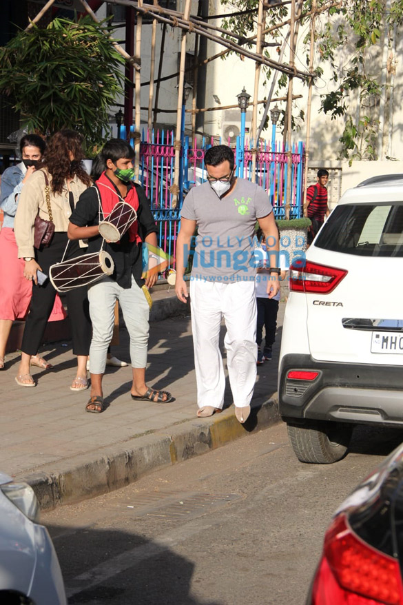 photos saif ali khan and taimur ali khan spotted in bandra 99 3