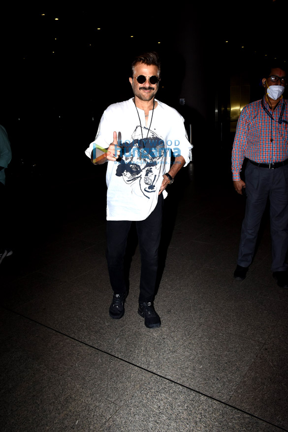 photos salman khan pooja hegde leave for da bangg tour in dubai aditya roy kapur anil kapoor shamita shetty others snapped at the airport 4