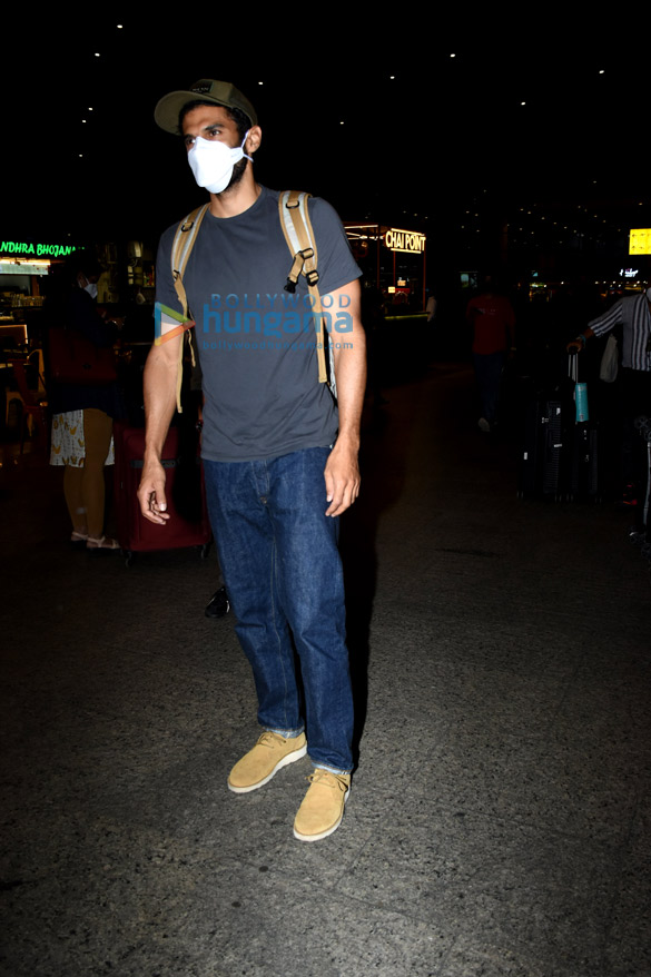photos salman khan pooja hegde leave for da bangg tour in dubai aditya roy kapur anil kapoor shamita shetty others snapped at the airport 7